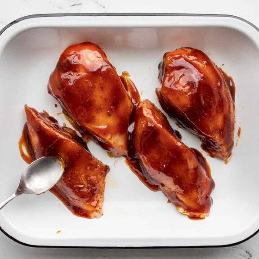 Ajoutez de la sauce barbecue