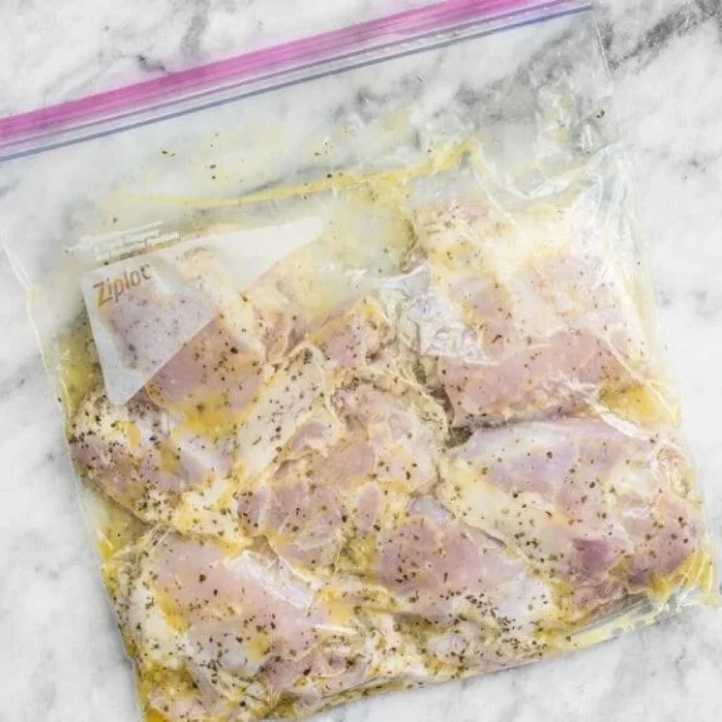 Cuisses de poulet marinees au citron et a lail