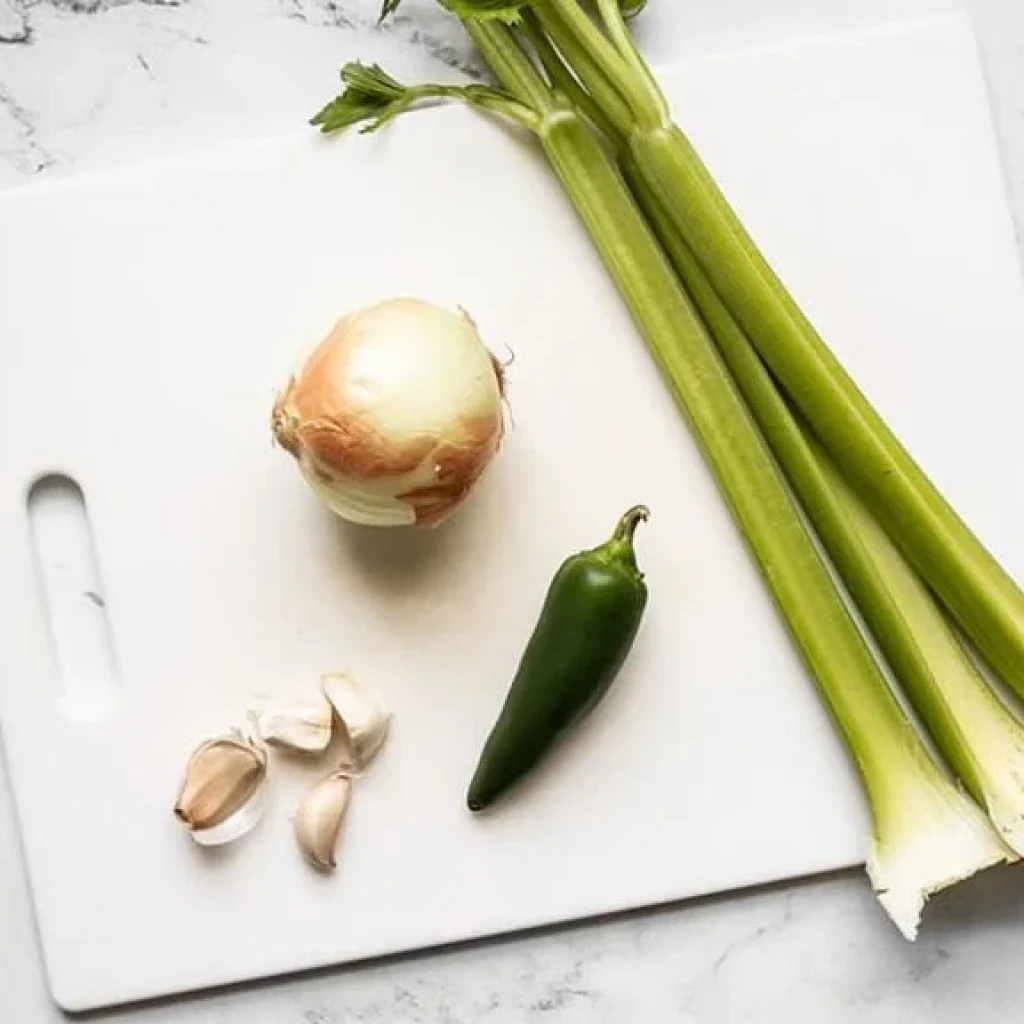 Legumes pour soupe au poulet et au citron vert