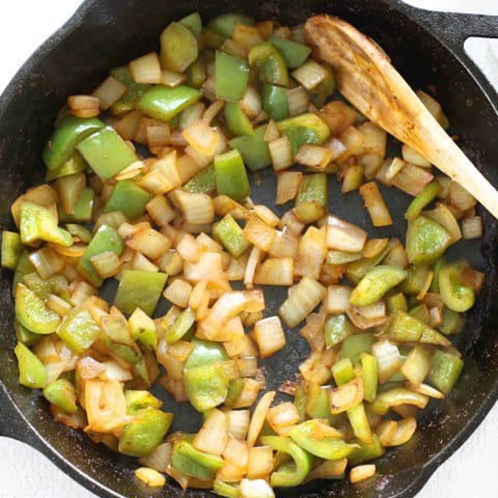 Oignons et poivrons sautes