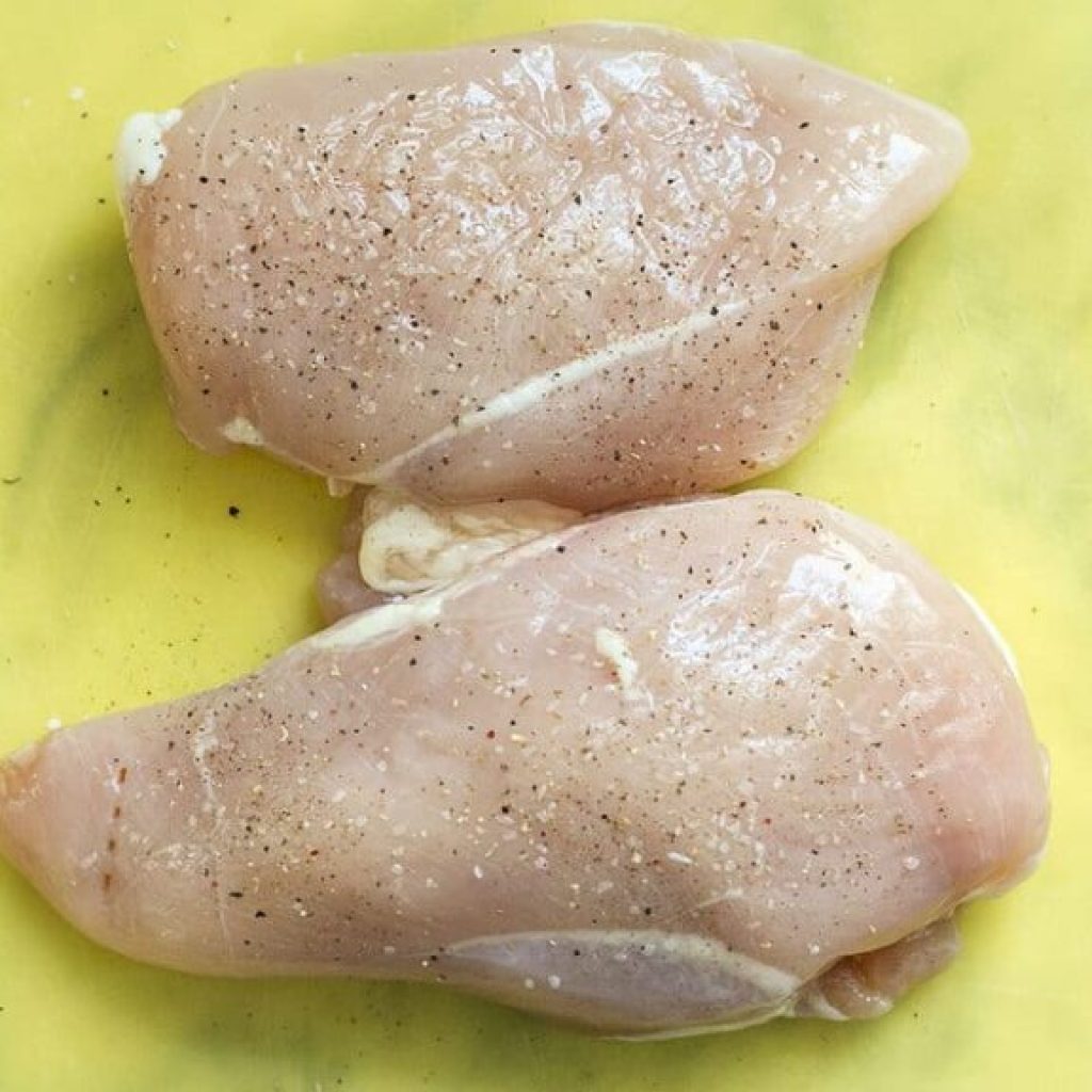 Poitrines de poulet de saison pour salade de poulet au curry
