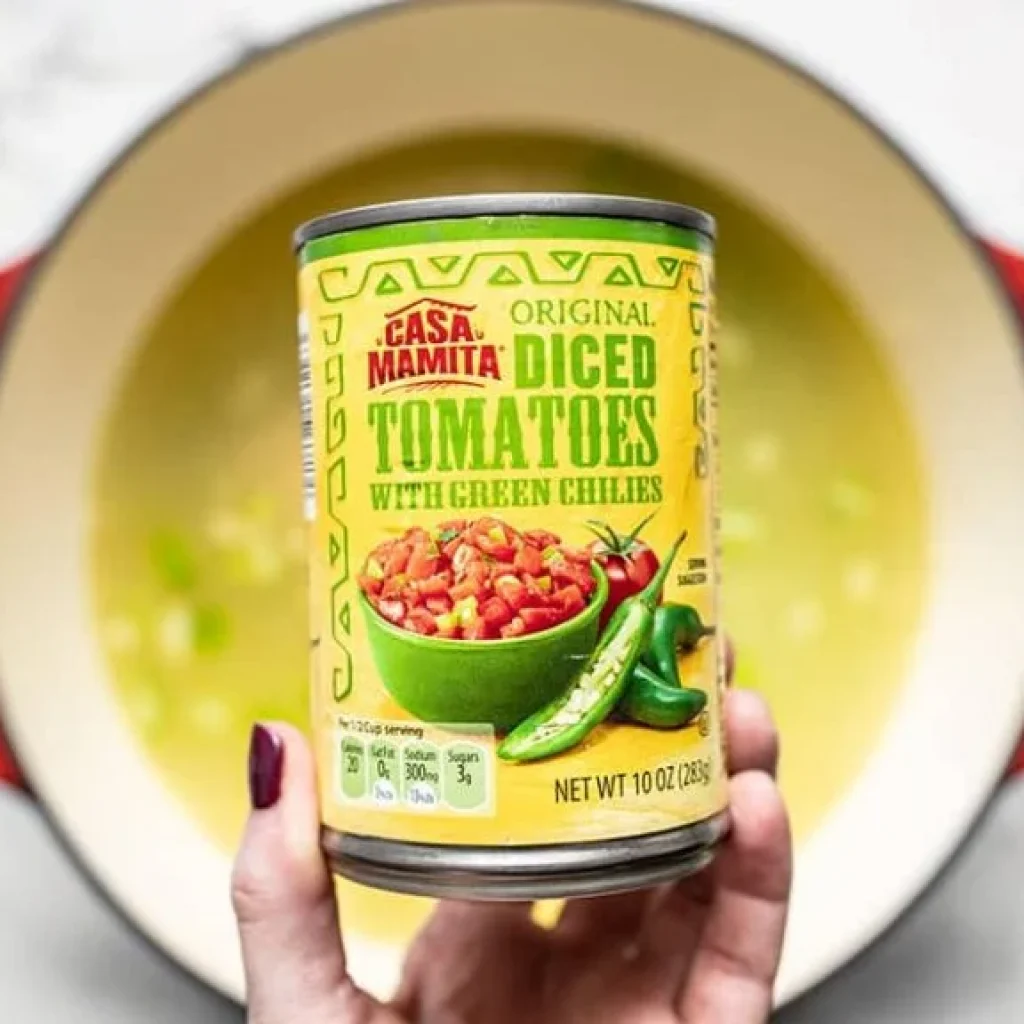 Tomates en des avec piments verts en conserve