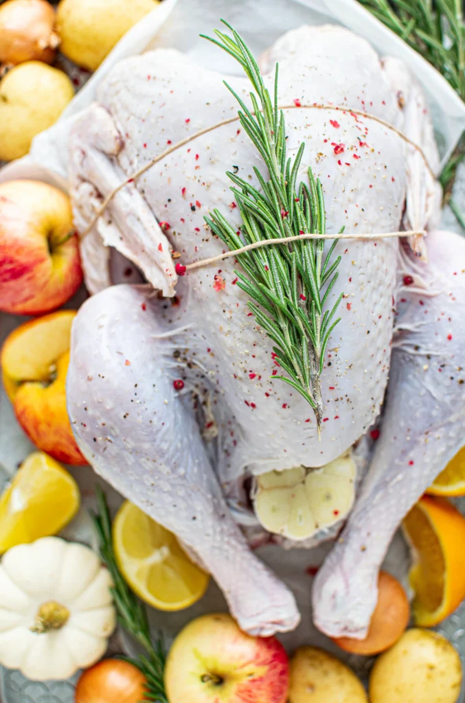 légumes pour accompagner le poulet au beurre indien : épinards sautés, pois chiches et chou-fleur rôti