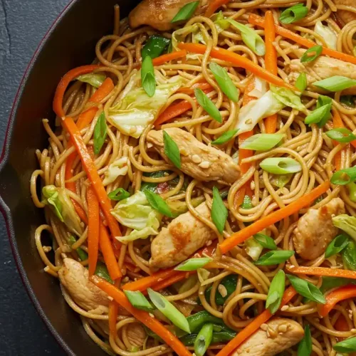 chow mein au poulet style chinois