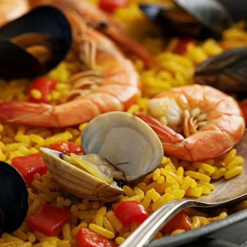paella aux fruits de mer et poulet
